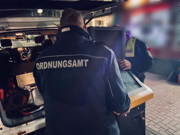 In einer gemeinsamen Kontrollaktion stellten Polizei und Ordnungsamt mehrere Spielautomaten sicher. Foto: Stadt Langenfeld