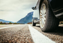 Einen unzureichenden Versicherungsschutz sollte man beim Mieten von Autos im Ausland vermeiden. Foto: VZ NRW/adpic