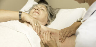 Lymphödeme: Infos zu Behandlungsmöglichkeiten In einem Vortrag geht es um Lymphödme und deren Behandlung. Foto: Helios Klinikum Niederberg | iStock