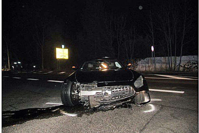 In der Nacht zu Freitag kam es zu dem Unfall mit hohem Sachschaden von über 120.000 Euro. Foto: Polizei