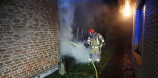 Eine Gasflasche wurde bei einem Einsatz in Eggerscheidt aus dem Flammen geborgen. Foto: FW Ratingen