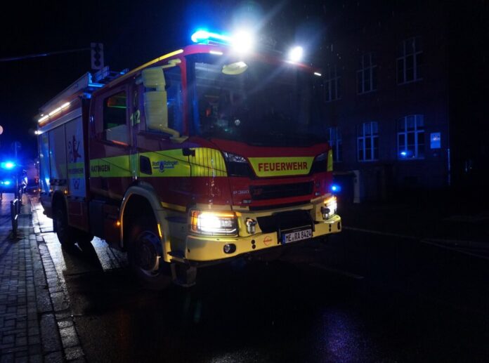 Die Feuerwehr vor Ort im Einsatz. Foto: FW Ratingen