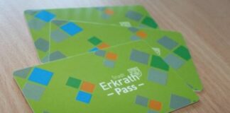 Der Erkrath-Pass kommt im praktischen Scheckkarten-Format und bietet Leistungsempfängerinnen und Leistungsempfängern viele Vergünstigungen in der ganzen Stadt. Foto: Stadt Erkrath