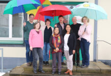 Reinhold Keppeler Gemeindecaritas; Ursula Dierkes, Team FWZ; Britta Franke, Ehrenamtskoordination; Saramma Joseph, Team FWZ; Michael Esser, Caritas-Vorstand; Ha Dieu-Breitmar, Team FWZ; Willy Wolfertz, Team FWZ; Bürgermeisterin Sandra Pietschmann. Foto: Caritas