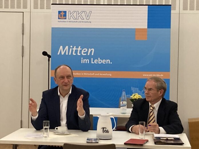 Dr. Klaus Wiener MdB (links) und der Vorsitzende des KKV Monheim am Rhein, Herbert Süß. Foto: Büro Dr. Klaus Wiener MdB