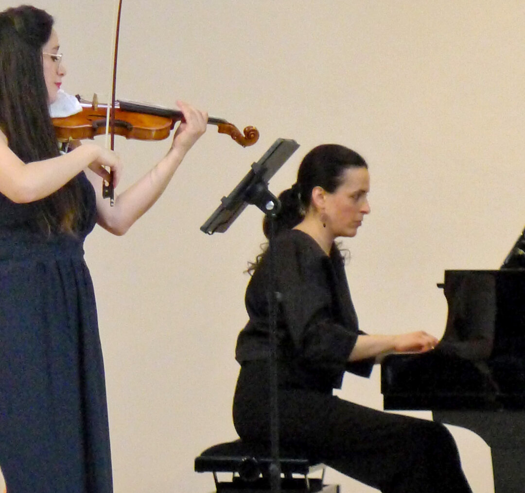 Mariana Hernández und Itxaso Etxeberria bei ihrem Auftritt in Isenbügel. Foto: privat