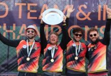 Der NBV-Vorsitzende Tom Schönenberg (links) freute sich zusammen mit seinen Teamkollegen (von links nach rechts) Lukas Ollert, Thorsten Bertsch und Tobias Geigle über den WM-Titel. Foto: NBV