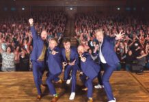 "Alte Bekannte" auf der Bühne. Foto: Erbsenzähler Entertainment