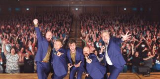 "Alte Bekannte" auf der Bühne. Foto: Erbsenzähler Entertainment