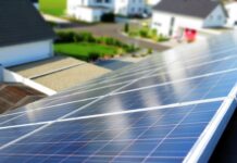 Solarmodule sind zu sehen. Foto: Kreis ME