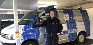 Die Polizei berät am Freitag in Heiligenhaus mit ihrem "Streifenwagen". Foto: Polizei