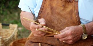 Ein Korbmacher bei der Arbeit. Foto: pixabay