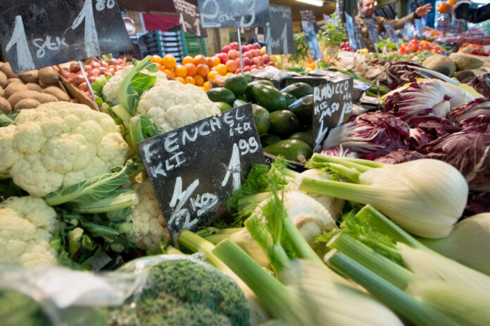 Beim "grünen" Wochenmarkt gibt es vor allem frisches Obst und Gemüse. Symbolfoto: Pexels