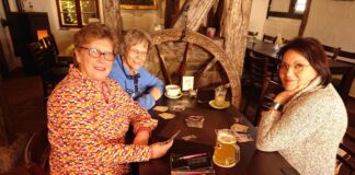Bei einer Runde "Phase 10" ging es an einem der Spieltisch zur Sache. Foto: BV Düssel