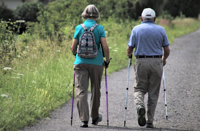 Der SGV Velbert bietet einen regelmäßigen Nordic Walking-Lauftreff an. Foto: Pixabay