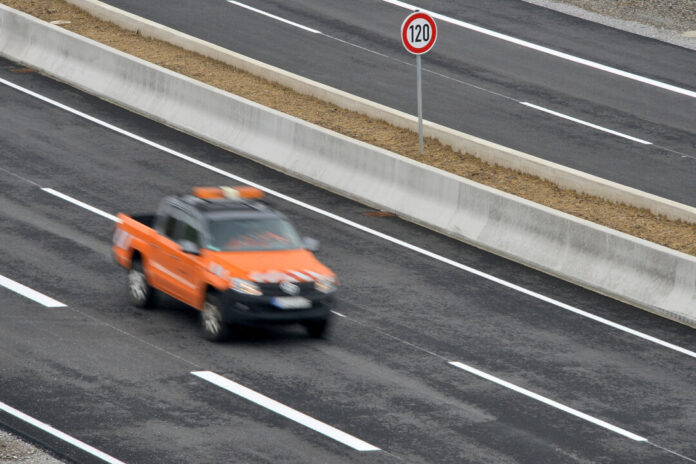 An der Autobahn finden Bauarbeiten statt. Foto: Mathias Kehren