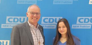 Landtagsabgeordneter Martin Sträßer mit der Schulpraktikantin Paula Hartmann aus Wülfrath. Foto: Büro Martin Sträßer MdL
