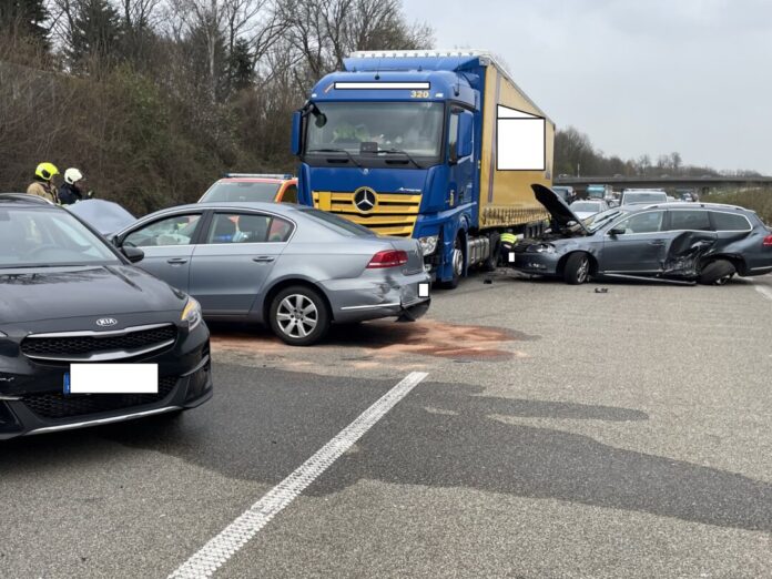 Die Unfallstelle auf der A44 bei Ratingen-Ost. Foto: FW Ratingen