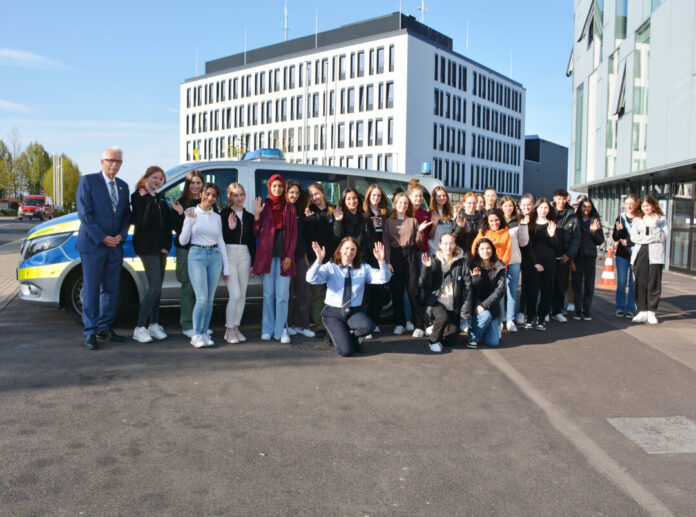 Die Polizei begrüßte am Donnerstag 30 Mädchen zum "Girls Day". Foto: Polizei