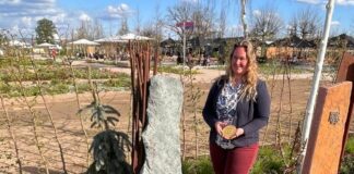 Gold fürs Gärtnern: Melanie Vößing-Setzer hat auf der Bundesgartenschau eine Medaille erhalten. Foto: Markus Setzer