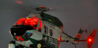 Die Polizei hat einen Hubschrauber eingesetzt, um den Tatverdächtigen ausfindig zu machen. Symbolfoto: Polizei