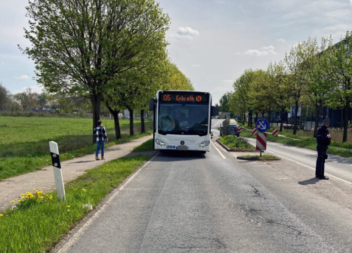 Der Unfallort an der Hochdahler Straße in Erkrath. Foto: Polizei