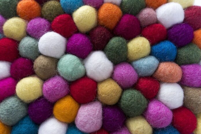 Kugeln aus Filz sind zu sehen. Foto: pixabay