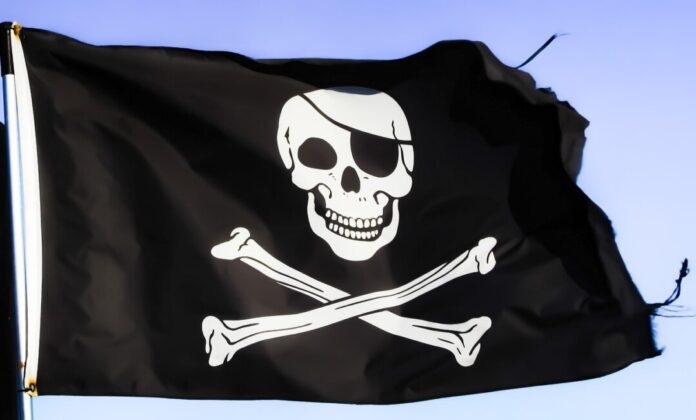 Eine Piratenflagge weht im Wind. Foto: pixabay