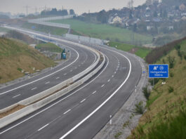 Seit 2018 ist das erste Stück der A44 freigegeben. Bisher endet der Ausbau allerdings bei Heiligenhaus. Foto: Mathias Kehren