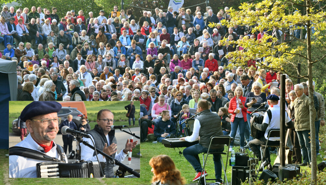 Offenes Singen 2019 im Hefelmann-Park - nach der Corona-Pause wollen Lutz Strenger und Lothar Meunier an diesen Erfolg anknüpfen. Diesmal in der Feuerwehrscheune in der Abtsküche. Foto: Mathias Kehren