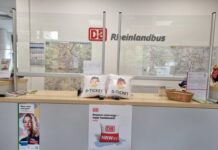 Im Velberter Kundencenter an der Poststraße 1 erhalten die ersten 10 Kundinnen und Kunden, die in der Pfingstwoche ein Deutschland-Ticket bestellen, als Dankeschön ein Deutschland-Ticket Kissen gratis dazu. Foto: DB Regio