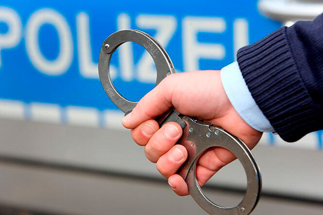 Die Polizei hat einen 14-Jährigen nach gleich zwei versuchten Kioskeinbrüchen gestellt. Sein Komplize ist noch flüchtig. Symbolfoto: Polizei