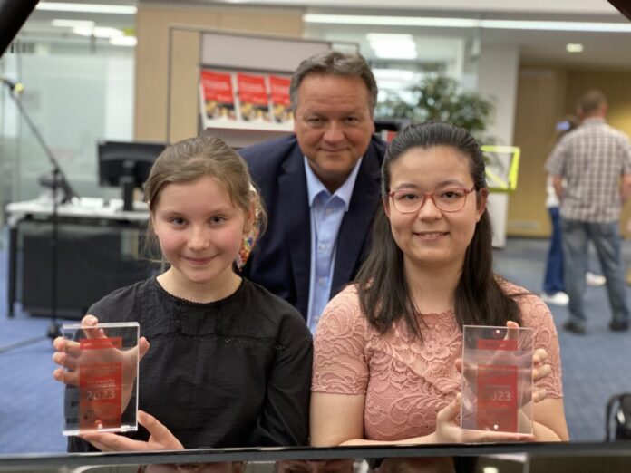 Elisabeth Sarah Gehrmann, Thomas Döring und Denise Kaiser. Foto: Kreissparkasse