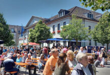 In Heiligenhaus wird vier Tage Stadtfest gefeiert - vor dem Rathaus, auf dem Kirplatz und entlang der Hauptstraße. Einen verkaufsoffenen Sonntag gibt es auch. Archivfoto: Hans-Joachim Kling