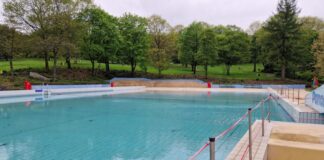 Die Freiluftzeit startet: Das Wellenbecken wird diese Saison zur Verfügung stehen. Foto: Stadtwerke Velbert