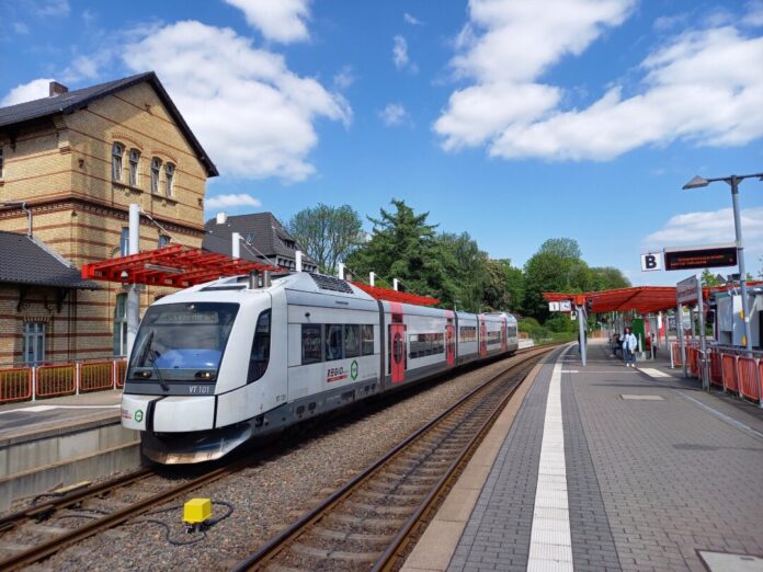 Ein Zug der Regionbahn im Mettmanner Bahnhof. Foto: Kling