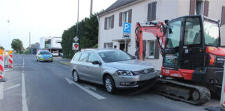 Am frühen Montagmorgen verunfallte ein 33-Jähriger alkoholisiert mit einem VW Passat in einer Baustelle. Foto: Polizei