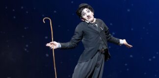 Davit Jeyranyan (Charlie Chaplin) in "Smile" - Ein Chaplin-Abend von Ben Van Cauwenbergh und Armen Hakobyan. Foto: Hans Gerritsen