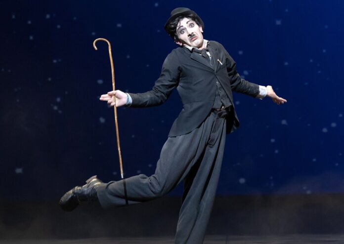 AALTO BALLET ESSEN Davit Jeyranyan (Charlie Chaplin) in "Smile" - Ein Chaplin-Abend von Ben Van Cauwenbergh und Armen Hakobyan. Foto: Hans Gerritsen