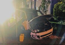 Der Van des 39-Jährigen aus Neuss wurde erheblich beschädigt. Foto: Polizei