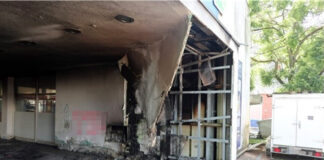 Der Brandort in Ratingen: Die Schäden sind deutlich sichtbar. Foto: Polizei