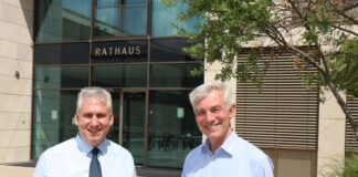 Der Landtagsabgeordnete Dirk Wedel (FDP, links) besuchte Bürgermeister Klaus Pesch im Ratinger Rathaus. Foto: Stadt Ratingen