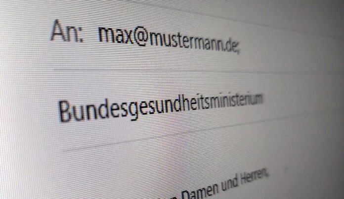 Kriminelle nutzen die Reputation des Bundesgesundheitsministeriums und versenden Fake-Mails, um an sensible Daten zu gelangen. Foto: Volkmann