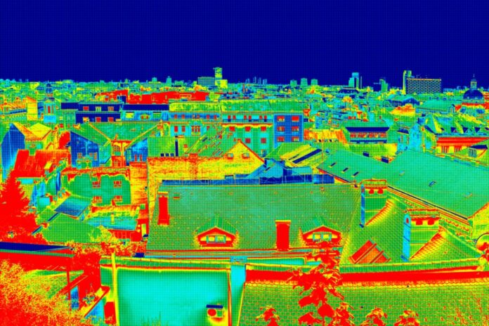 Eine kreisweite thermografische Erfassung von Gebäuden soll Energiesparpotenziale aufdecken. Foto: Ivan Smuk/Adobe Stock