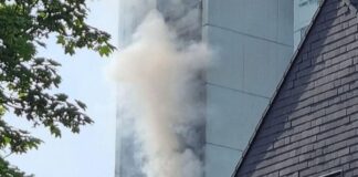Dichter Rauch ist zu sehen. Foto: FW Haan