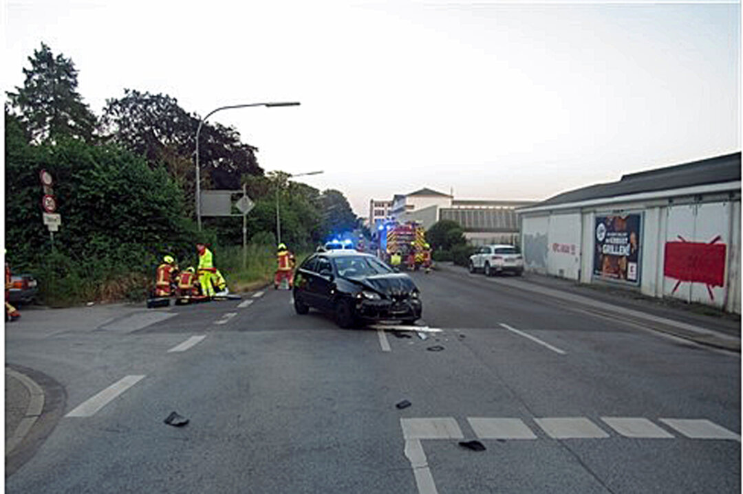 Am Sonntagabend wurde bei einem Zusammenstoß im Einmündungsbereich ein 62-Jähriger schwer verletzt. Foto: Polizei
