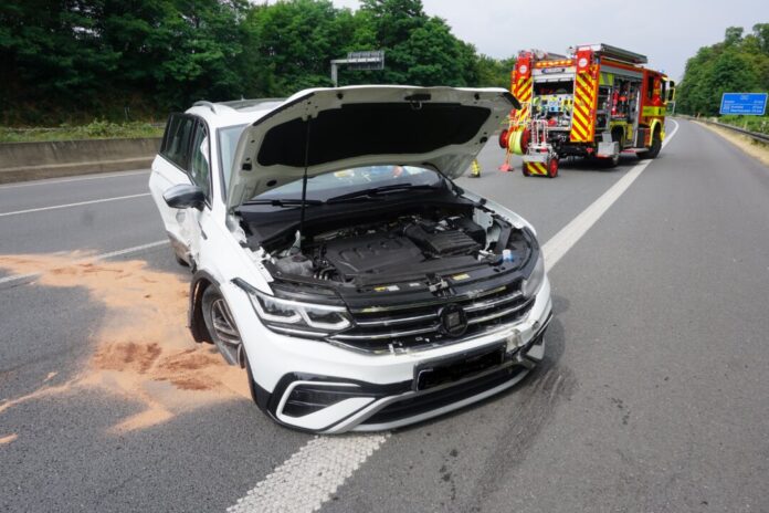 Eines der bei dem Crash beschädigten Autos. Foto: Feuerwehr Ratingen