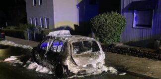Das Auto nach dem Feuer. Foto: FW Heiligenhaus/Facebook