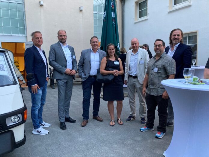 Markus Stimmler, IHK, Karsten Niemann Wirtschaftsförderer, Bürgermeister Rainer Ritsche, Sandra Jachmann, Dr. Peter Mullen, Michael Kürten und Jochen Stiebel. Foto: Stadt Wülfrath