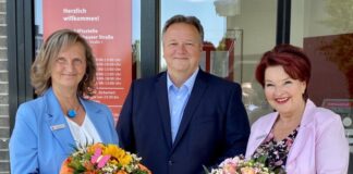Annette Packeisen, Thomas Döring und Claudia Brüggemann. Foto: Sparkasse